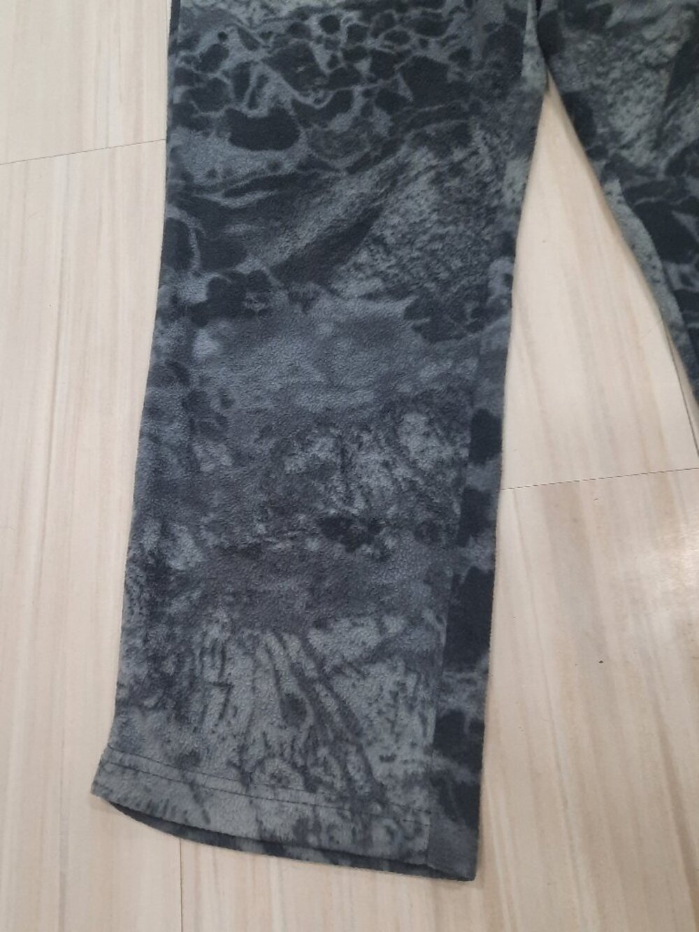 Gray fleece camo sweatpants - RealTree brand - Picture 5 of 9